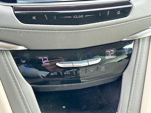 Used 2019 Cadillac XT5 Premium Luxury image 16