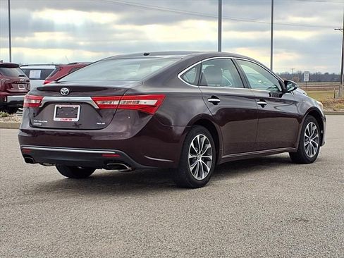 Used 2017 Toyota Avalon XLE image 2