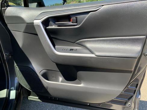 Used 2020 Toyota RAV4 LE w/ Carpet Mat Package AWD/4WD image 45