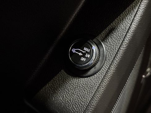 Used 2023 Chevrolet Traverse High Country image 38