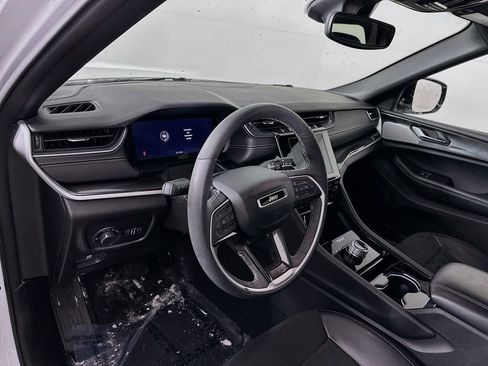 Certified 2023 Jeep Grand Cherokee L Laredo image 17