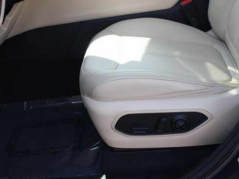 Used 2022 Jeep Grand Cherokee Limited image 21