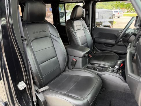 Used 2023 Jeep Wrangler Unlimited Sahara w/ Cold Weather Group AWD/4WD image 34