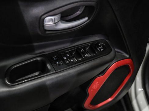 Used 2023 Jeep Renegade Trailhawk AWD/4WD image 39