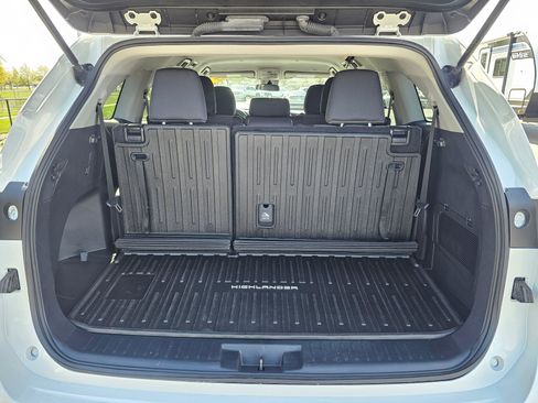 Used 2023 Toyota Highlander L image 14