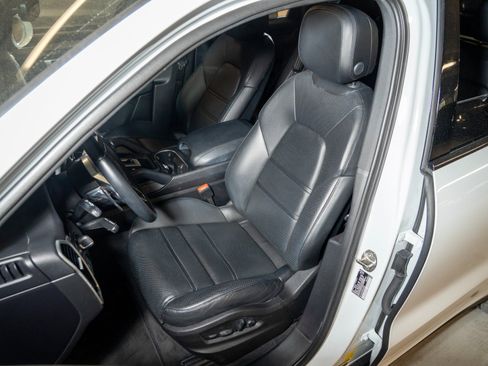 Certified 2023 Porsche Cayenne AWD/4WD image 5