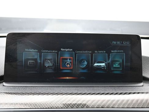 Used 2017 BMW M4 Convertible image 17