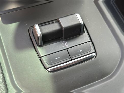 Used 2025 GMC Sierra 1500 AT4 w/ Technology Package AWD/4WD image 29