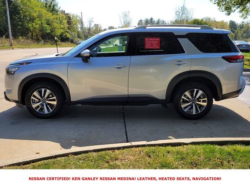 Certified 2025 Nissan Pathfinder SL image 6