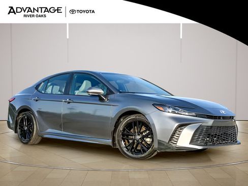 Used 2026 Toyota Camry SE AWD/4WD image 2