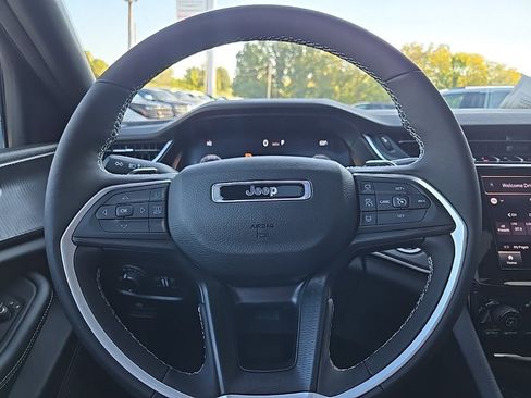 New 2025 Jeep Grand Cherokee Altitude image 37