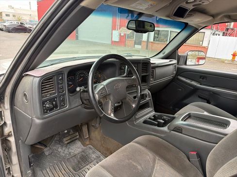 Used 2005 Chevrolet Silverado 3500 LS w/ Heavy-Duty Power Package image 10