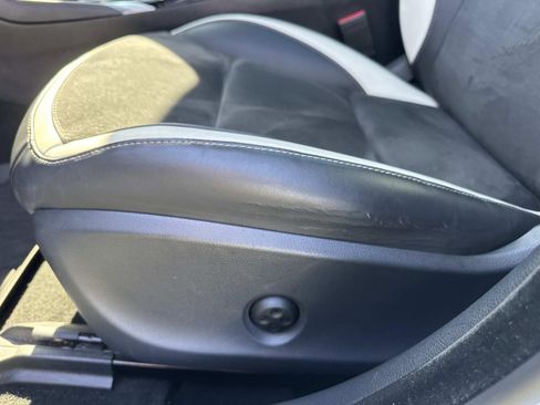 Used 2018 INFINITI QX30 Sport w/ Cargo Package FWD image 17