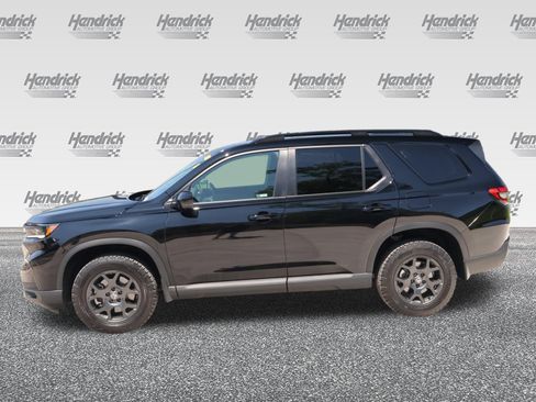 Used 2025 Honda Pilot TrailSport image 6