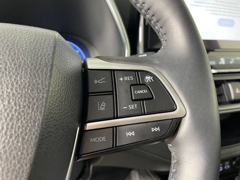 Used 2023 Toyota Highlander Platinum AWD/4WD image 9