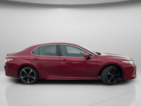Used 2018 Toyota Camry XSE image 4