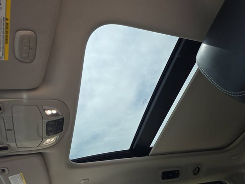 Used 2024 Chrysler Pacifica Limited FWD image 31