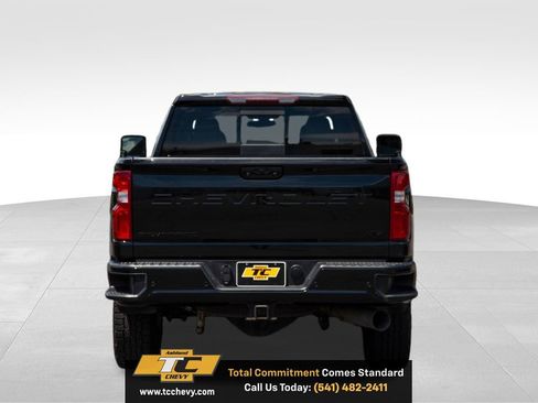 Used 2022 Chevrolet Silverado 2500 LTZ w/ LTZ Plus Package AWD/4WD image 4