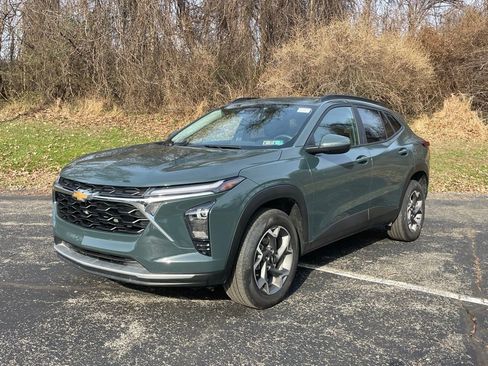 Certified 2025 Chevrolet Trax LT w/ LT Convenience Package image 7