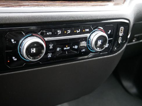 Used 2023 GMC Sierra 1500 SLE AWD/4WD image 25