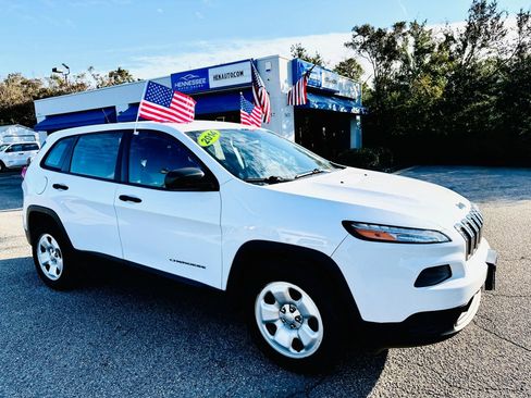 Used 2014 Jeep Cherokee Sport image 24
