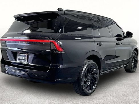 Used 2026 Lincoln Navigator Reserve w/ Jet Appearance Package AWD/4WD image 4