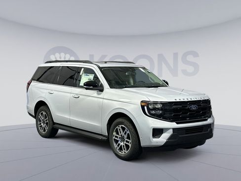 New 2025 Ford Expedition Active image 10