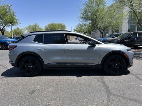 Used 2025 Chevrolet Equinox EV RS FWD image 5