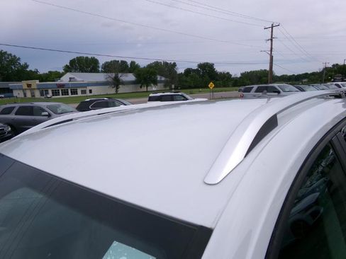Used 2023 Volkswagen Taos SE AWD/4WD image 9