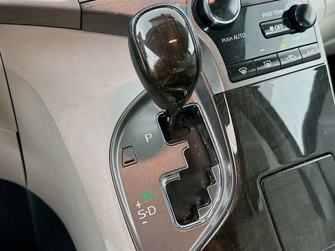 Used 2014 Toyota Venza LE image 22