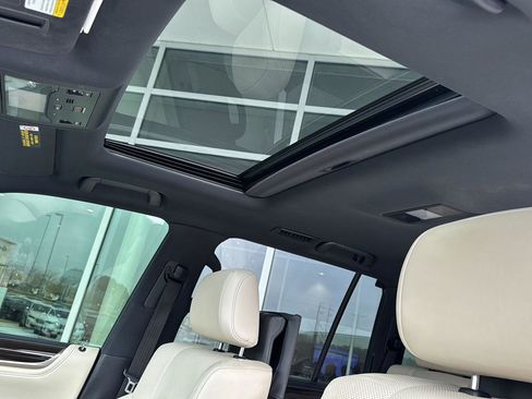 Used 2019 Lexus LX 570 4WD image 28