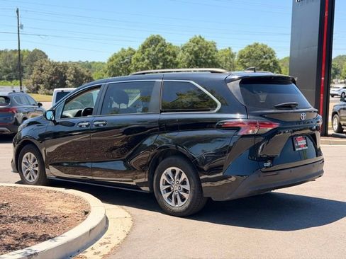 Used 2022 Toyota Sienna XLE FWD image 9