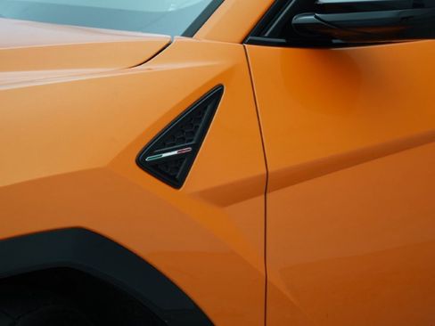 Used 2022 Lamborghini Urus AWD/4WD image 6