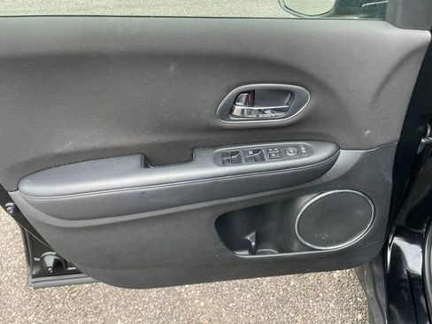 Used 2017 Honda HR-V EX image 11