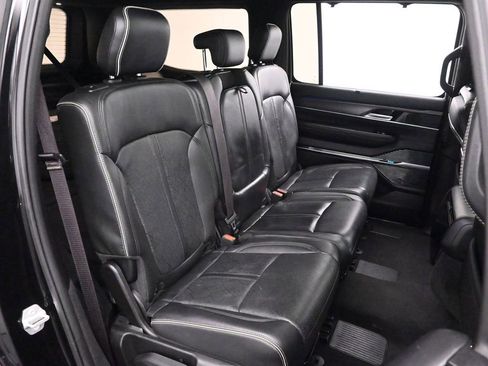 Used 2022 Jeep Grand Wagoneer Series II image 19