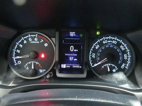 Used 2018 Toyota Tacoma TRD Sport AWD/4WD image 28