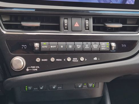 Certified 2024 Lexus ES 350 w/ Premium Package FWD image 17