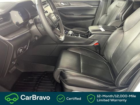 Used 2023 Jeep Grand Cherokee Overland w/ Luxury Tech Group IV AWD/4WD image 19