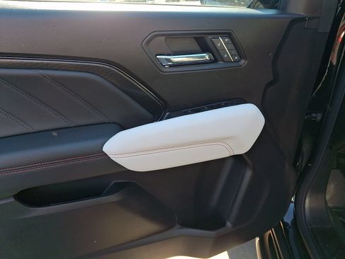 Used 2026 GMC Canyon AT4X AWD/4WD image 12