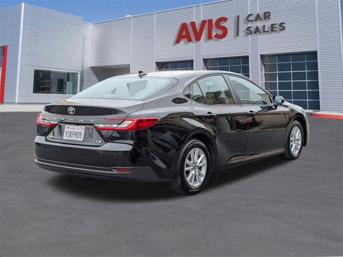 Used 2025 Toyota Camry LE image 6