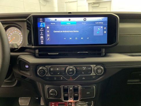 New 2025 Jeep Gladiator Mojave w/ Convenience Group image 13