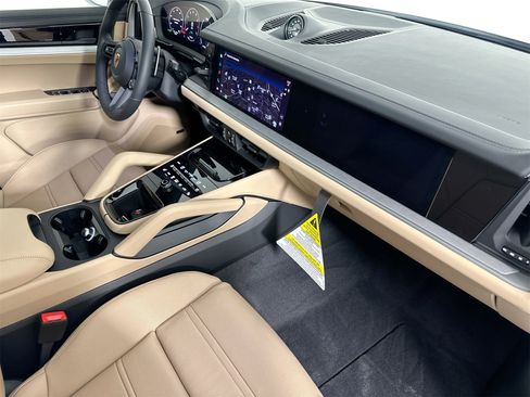 New 2026 Porsche Cayenne S image 29