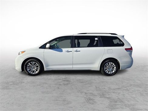 Used 2014 Toyota Sienna Limited image 7