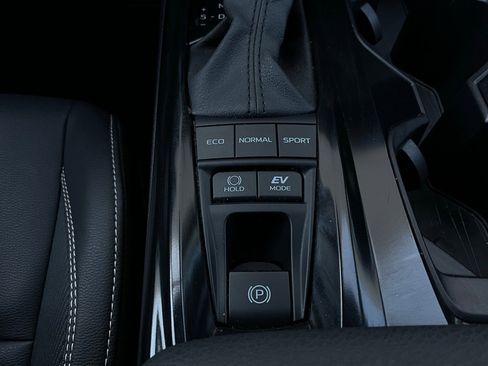 Used 2025 Toyota Camry SE image 23