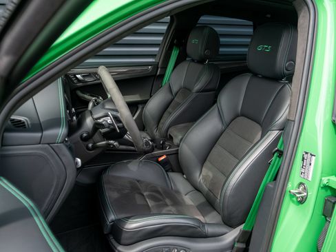 Certified 2025 Porsche Macan GTS AWD/4WD image 5