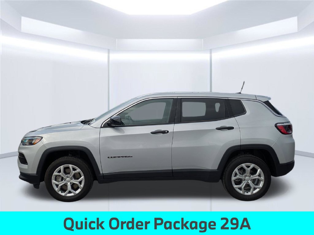 Used 2024 Jeep Compass Sport AWD/4WD image 2