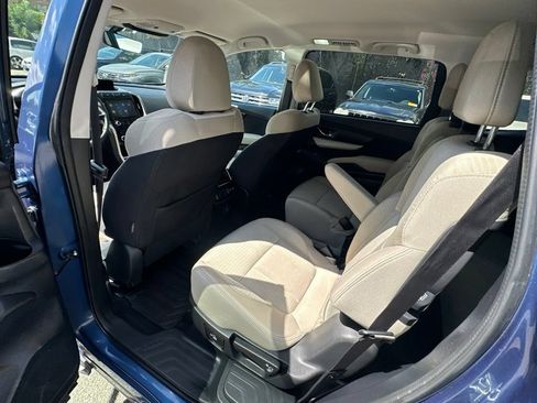 Used 2022 Subaru Ascent Premium w/ Convenience Package AWD/4WD image 21