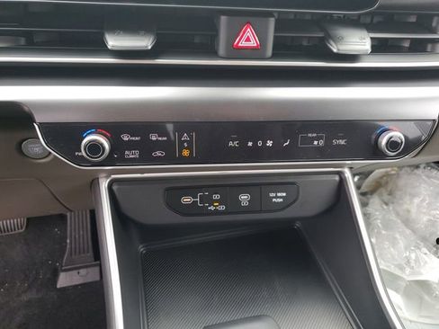 New 2026 Kia Carnival FWD image 8