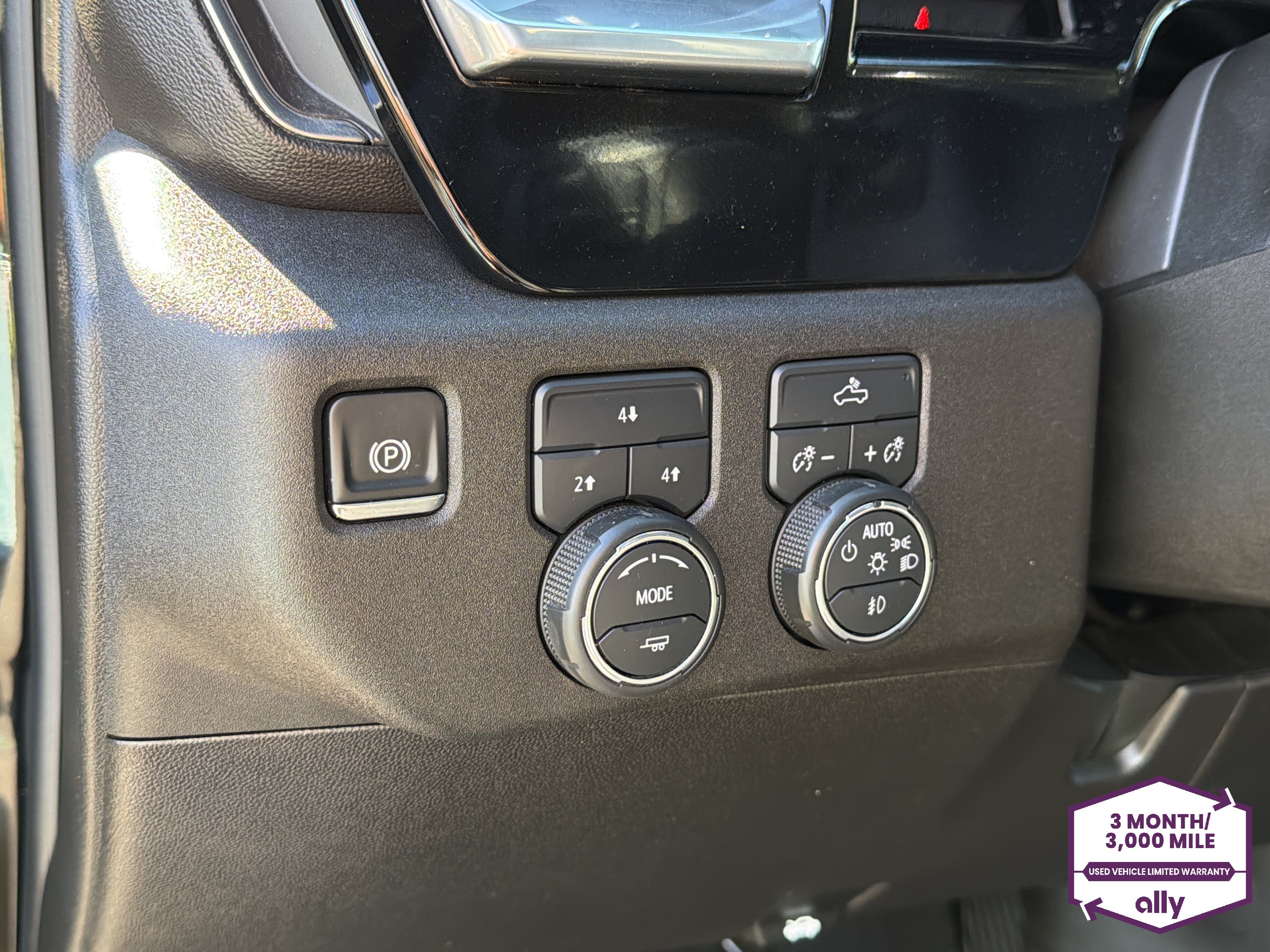 Used 2025 Chevrolet Silverado 2500 LT w/ Convenience Package AWD/4WD image 15