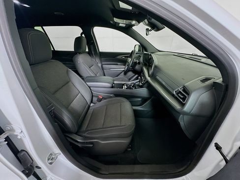 Used 2025 Chevrolet Traverse LT FWD image 33